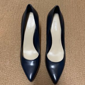 Only worn on carpet to a event.Excellent condition